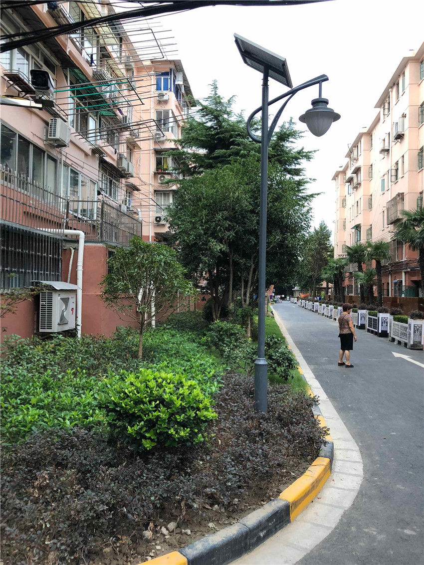 上海甘泉一村小區(qū)太陽能路燈